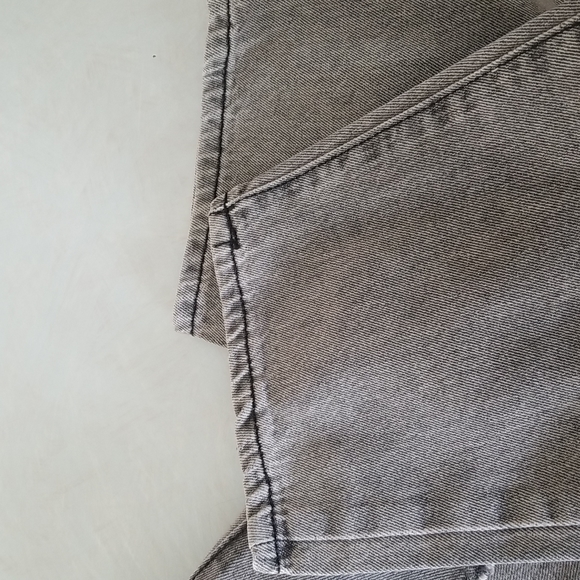 Distressed gray jeans - Picture 5 of 6